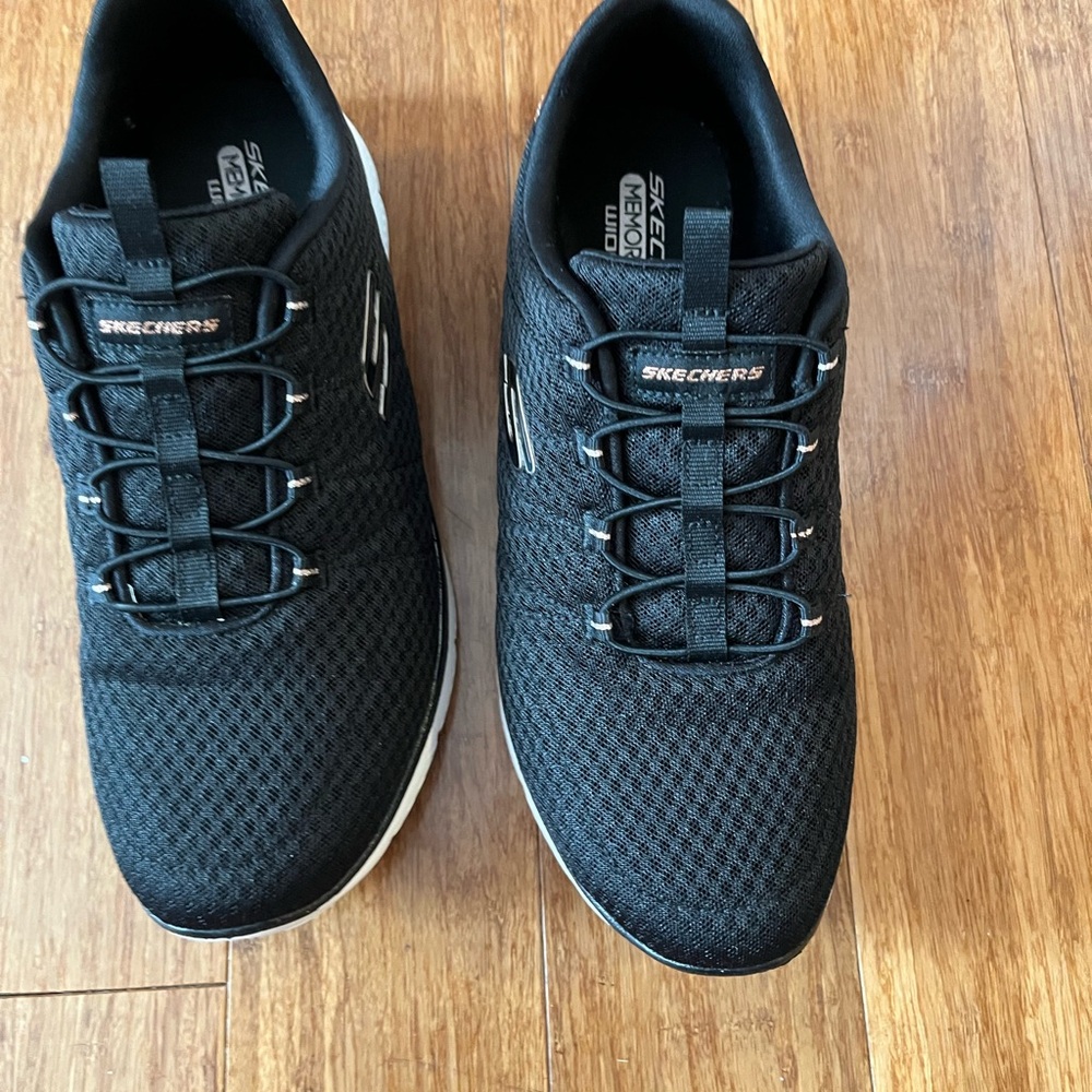 Skechers Women’s Black Rose Gold Sneakers Size 10 - Picture 2 of 5
